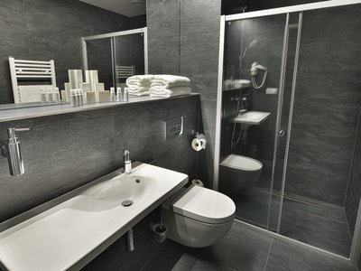 EA Hotel New Town - ванная комната