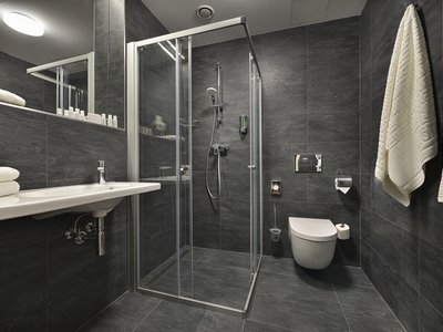 EA Hotel New Town - Badezimmer - Doppelzimmer mit Zustellbett